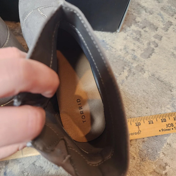 Torrid 7.5W Rhinestone Grey Faux Suede Ankle Booties New With Box - Picture 4 of 17